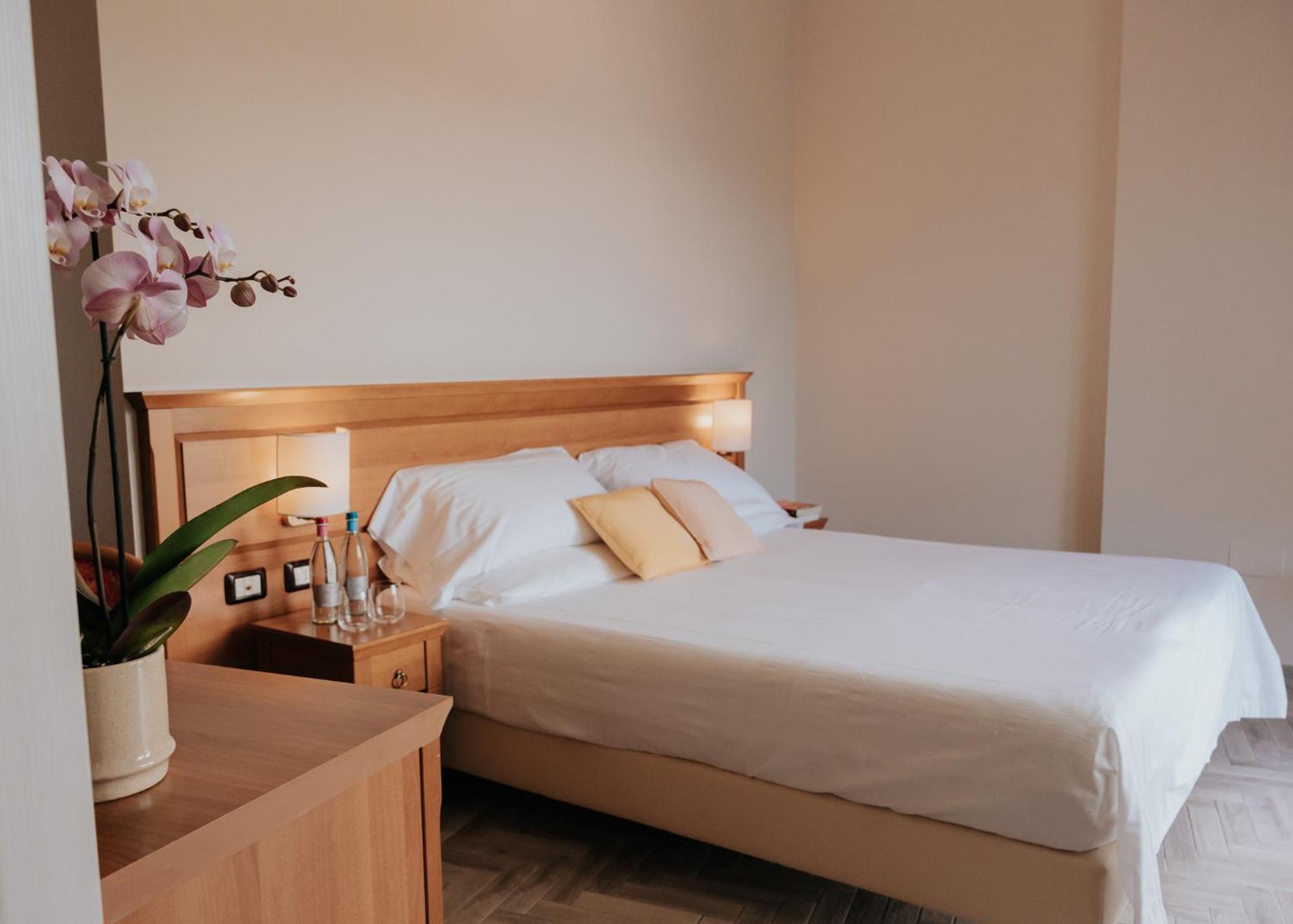 Hotel Flora ストレーザ エクステリア 写真