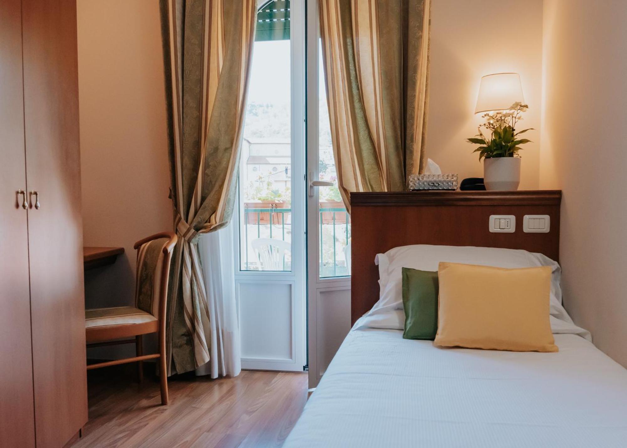 Hotel Flora ストレーザ エクステリア 写真