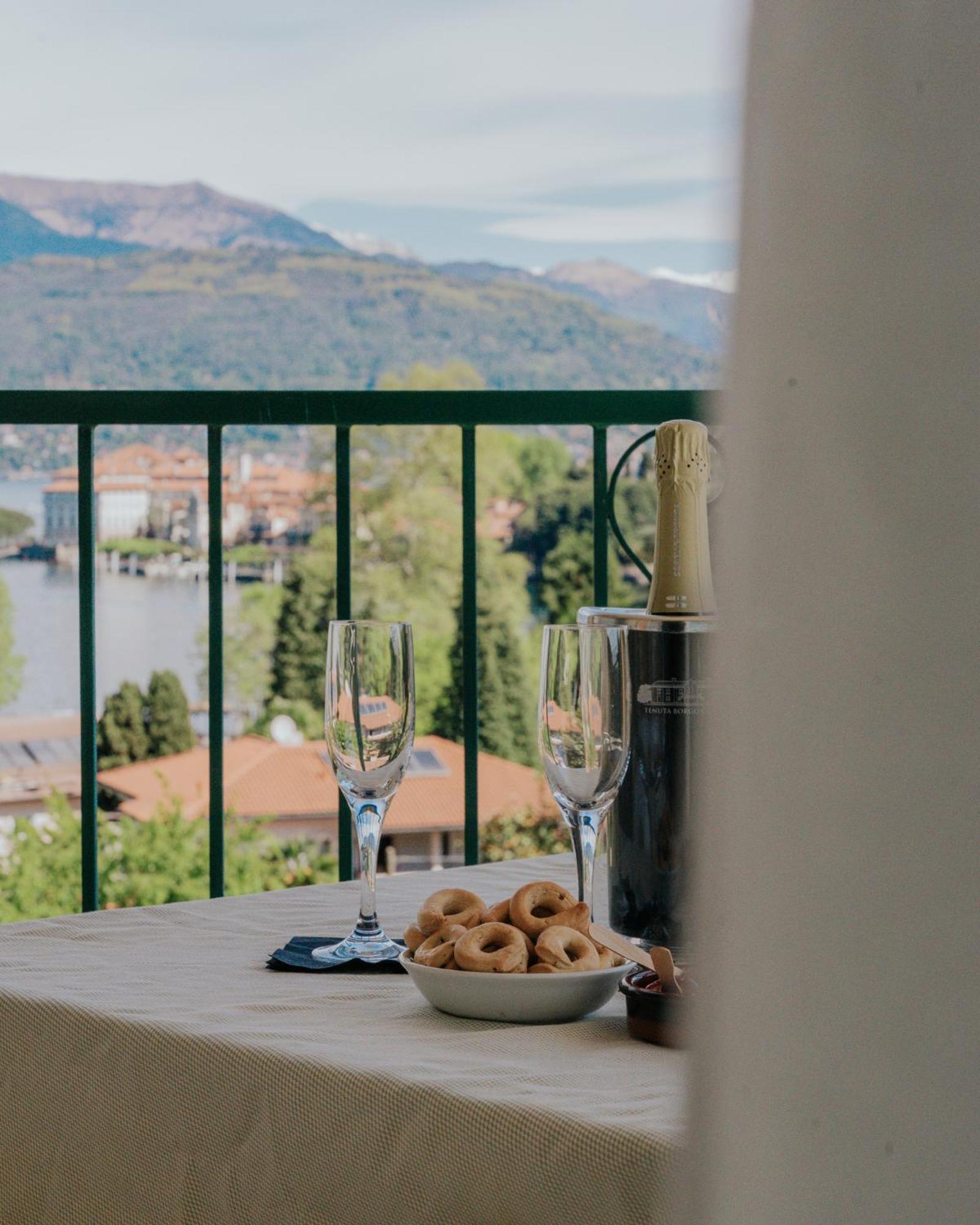 Hotel Flora ストレーザ エクステリア 写真