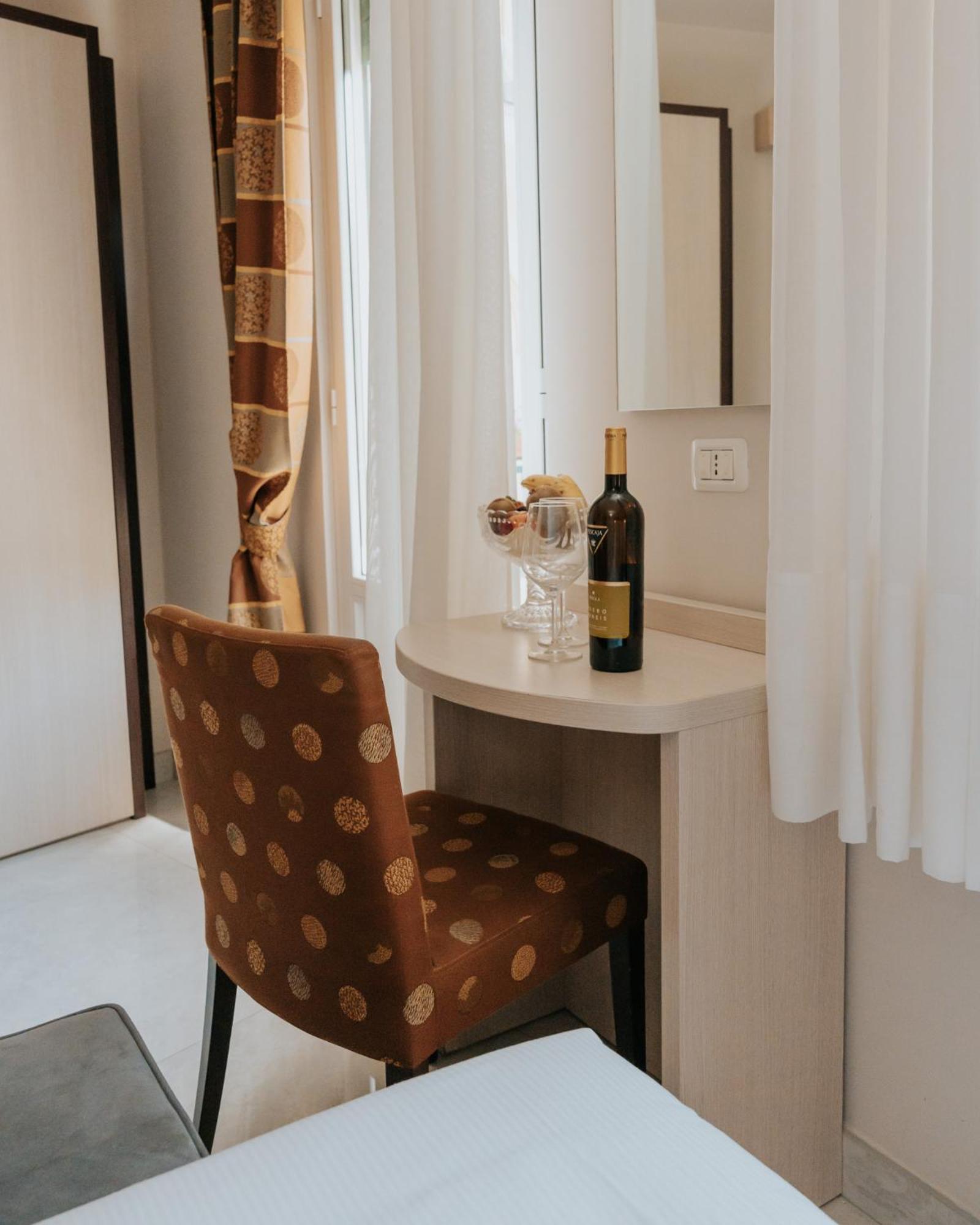 Hotel Flora ストレーザ エクステリア 写真