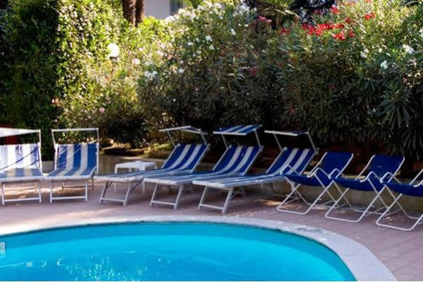 Hotel Flora ストレーザ エクステリア 写真