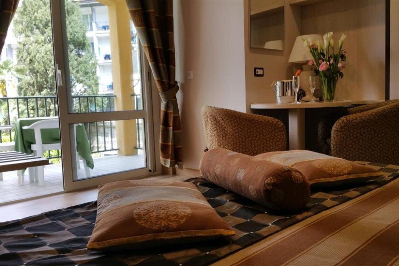 Hotel Flora ストレーザ エクステリア 写真